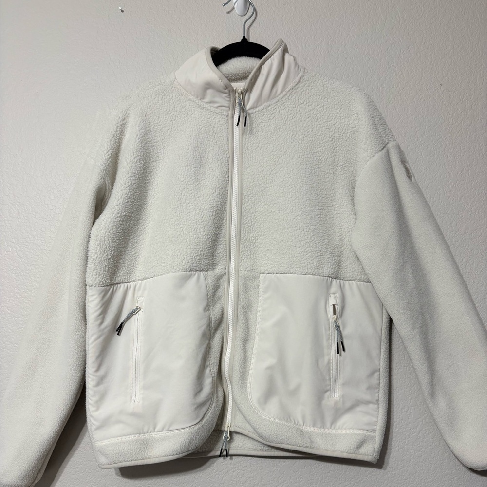 Men’s Straight Down Ivory Fleece Zip-Up Golf Jacket with Zippered Pockets. SizeM